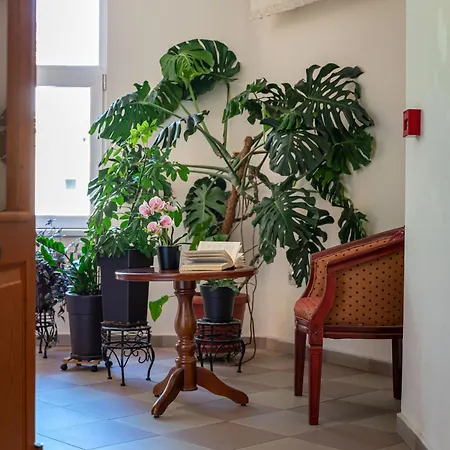 Хотел примавера 2 2*